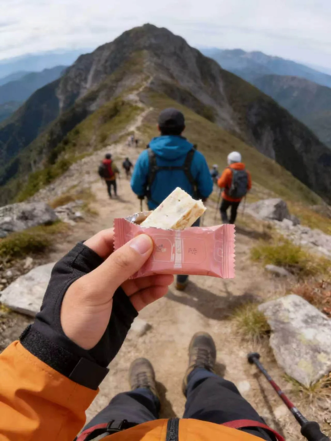 登山途中,随身带着的牛轧糖